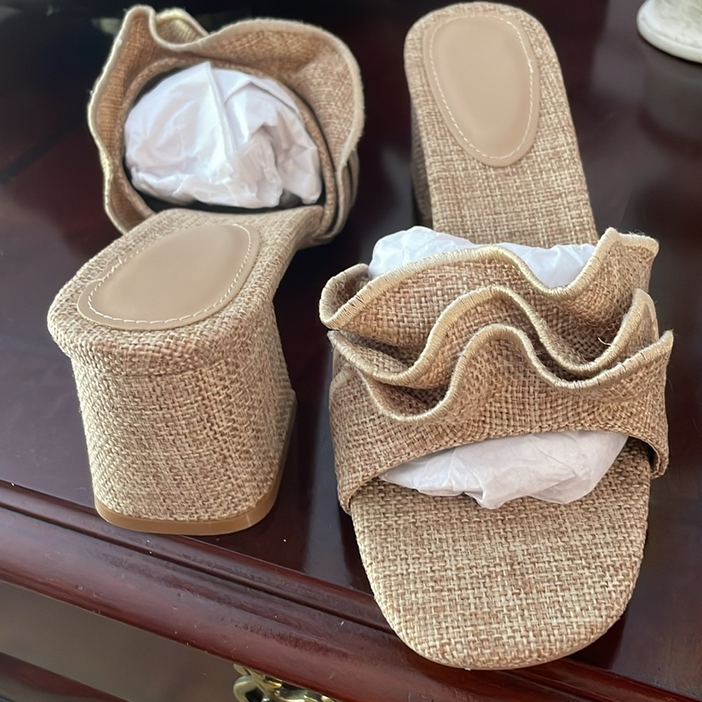 NWT.. serendipity Women heels